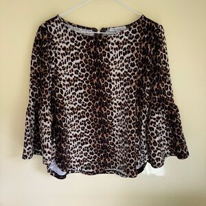 ❣️5 FOR $15!❣️ Green Envelope | Woman’s Bell sleeve Leopard Top
